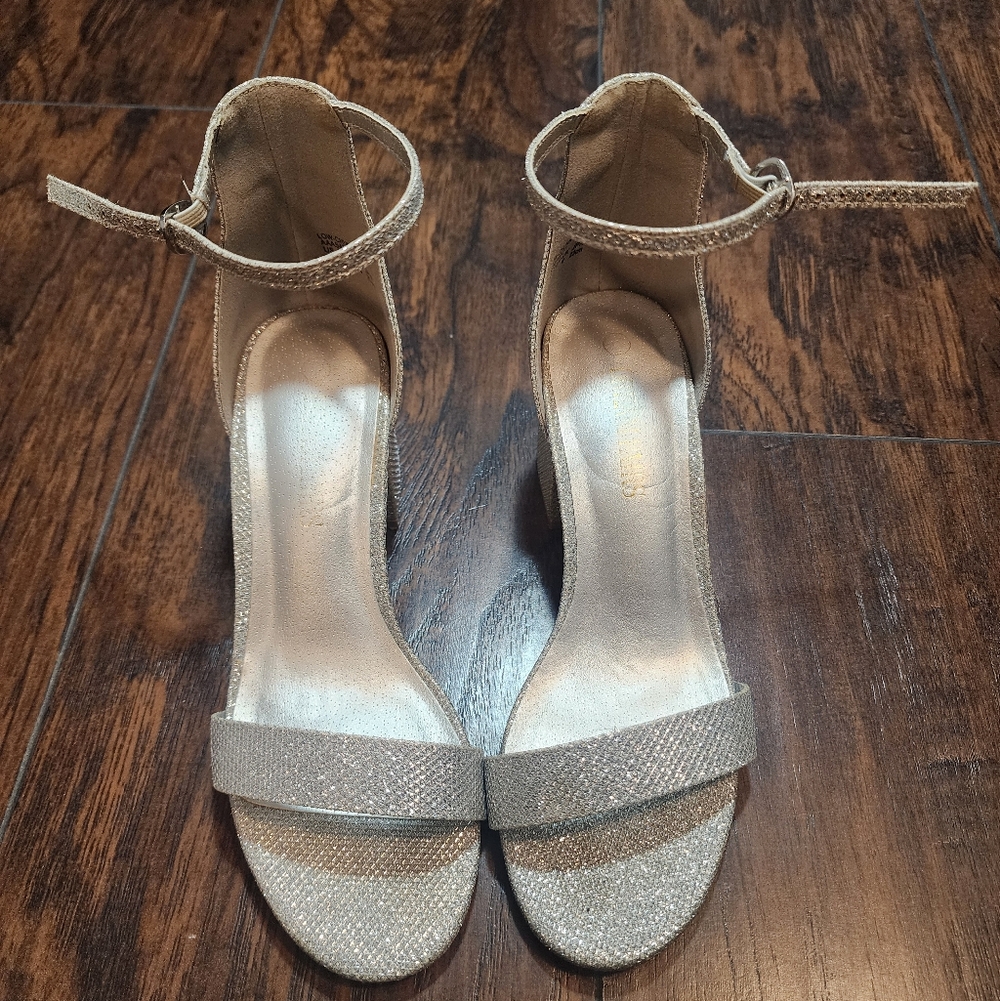 Silver Women's Heels Dream Pairs 6, 2” block heel